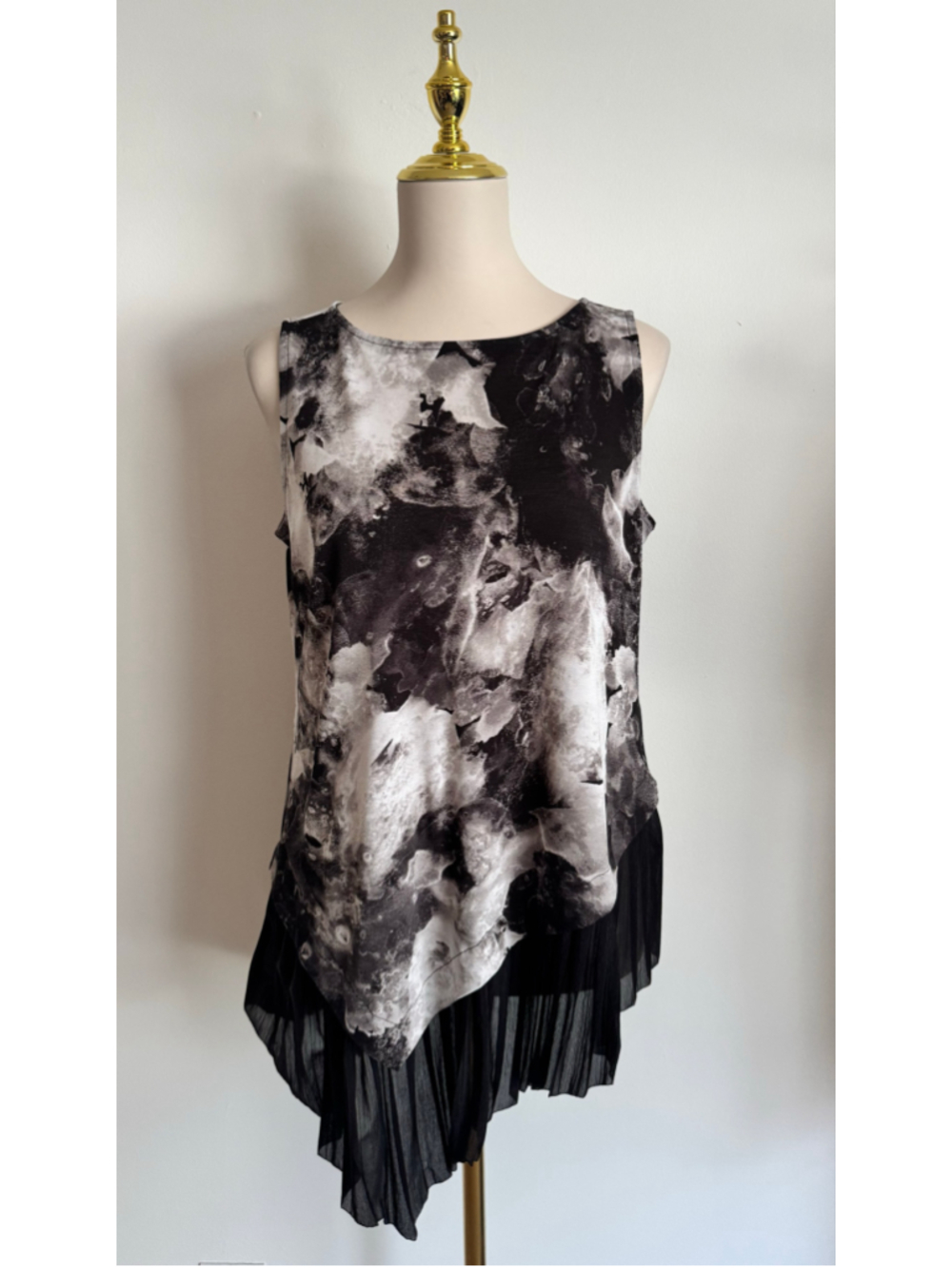 Women's Simply Vera Vera Wang Blouse Size M Black White Pleated Hem